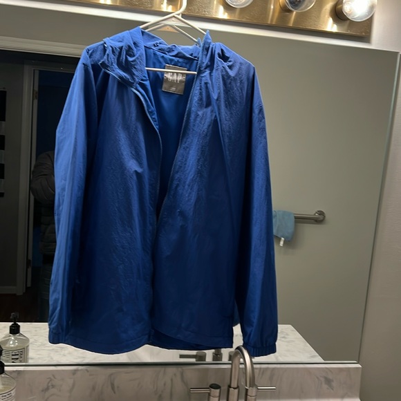 Windbreaker / light rain jacket. Worn only a few times like new condition. - Picture 1 of 3